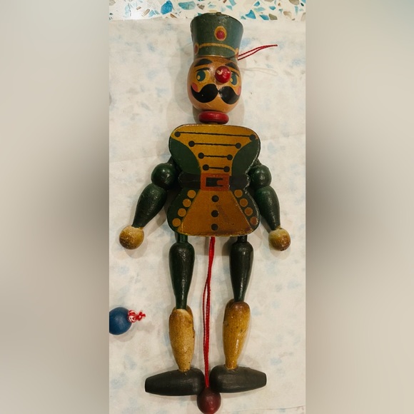 Vintage M. Gschnitzer Austrian Wooden Pull String Jointed Soldier & Bear Puppet - Picture 3 of 13
